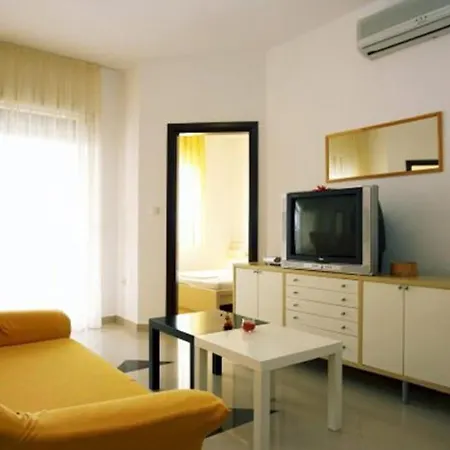 Apartment In With Balcony, Air Conditioning, Wifi 858-1
