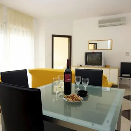 In With Balcony, Air Conditioning, Wifi 858-1 Lejlighed