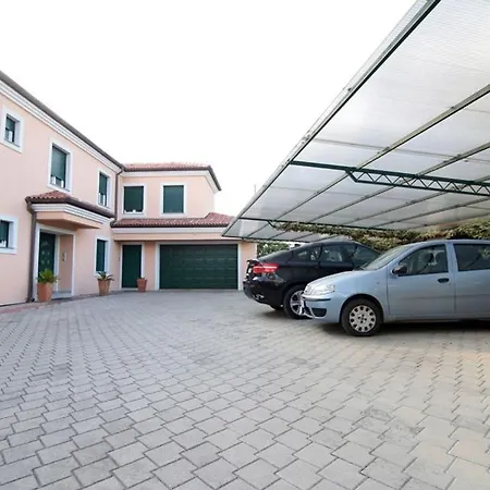 Apartment In With Balcony, Air Conditioning, Wifi 858-1 *