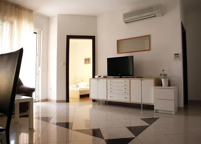 شقة In With Balcony, Air Conditioning, Wifi 858-1 زادار