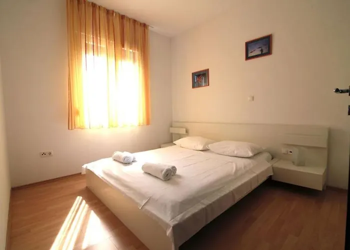 In With Balcony, Air Conditioning, Wifi 858-1