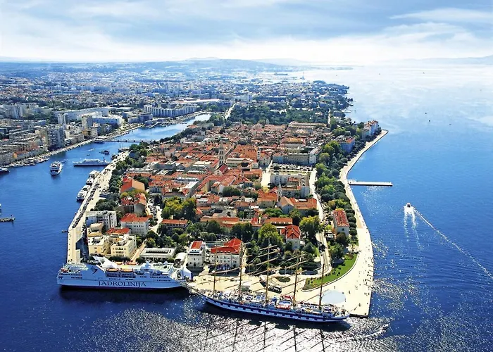 In With Balcony, Air Conditioning, Wifi 858-1 *